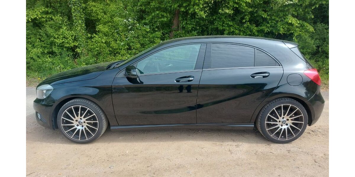 Mercedes-Benz A 180 213.350 km 8.200 &euro; Neuss 41479