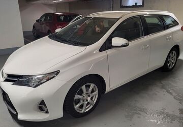 Toyota Auris Touring Sports 136.000 km 8.000 &euro; Bochum 44789