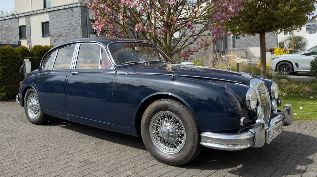 Jaguar Daimler 75.000 km 24.900 &euro; Essen 45356