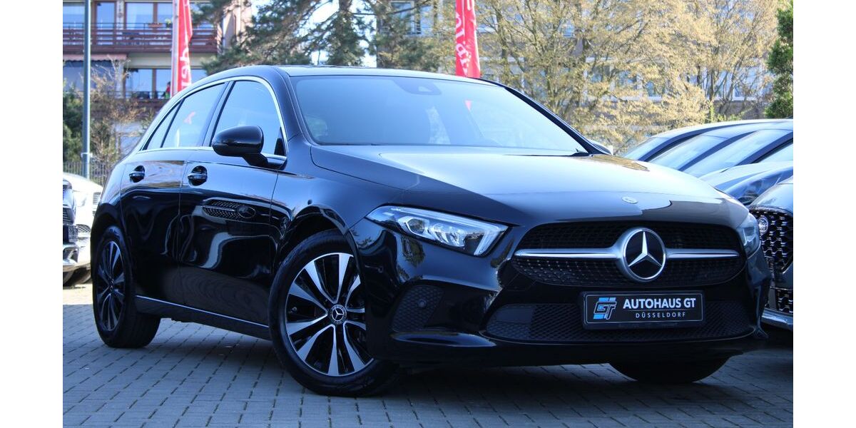 Mercedes-Benz A 180 29.863 km 25.999 &euro; Düsseldorf 40625