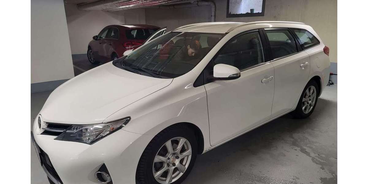 Toyota Auris 136.000 km 8.000 &euro; Bochum, Stadt 44789