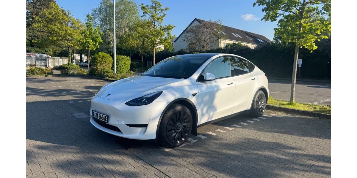 Tesla Model Y 56.300 km 29.900 &euro; Düsseldorf 40233