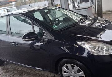 Peugeot 208 112.000 km 3.700 &euro; Essen 45307