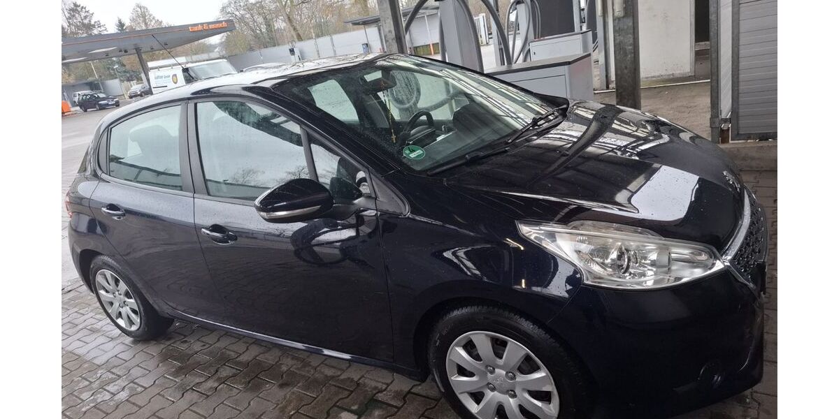 Peugeot 208 112.000 km 3.700 &euro; Essen 45307