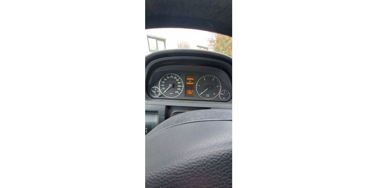 Mercedes-Benz A 180 246.600 km 1.200 &euro; Duisburg 47178