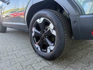 Dacia DUSTER HYBRID 140 1.6 Extreme +CarPlay+360 Cam+ 4.225 km 25.498 &euro; Meerbusch 40667