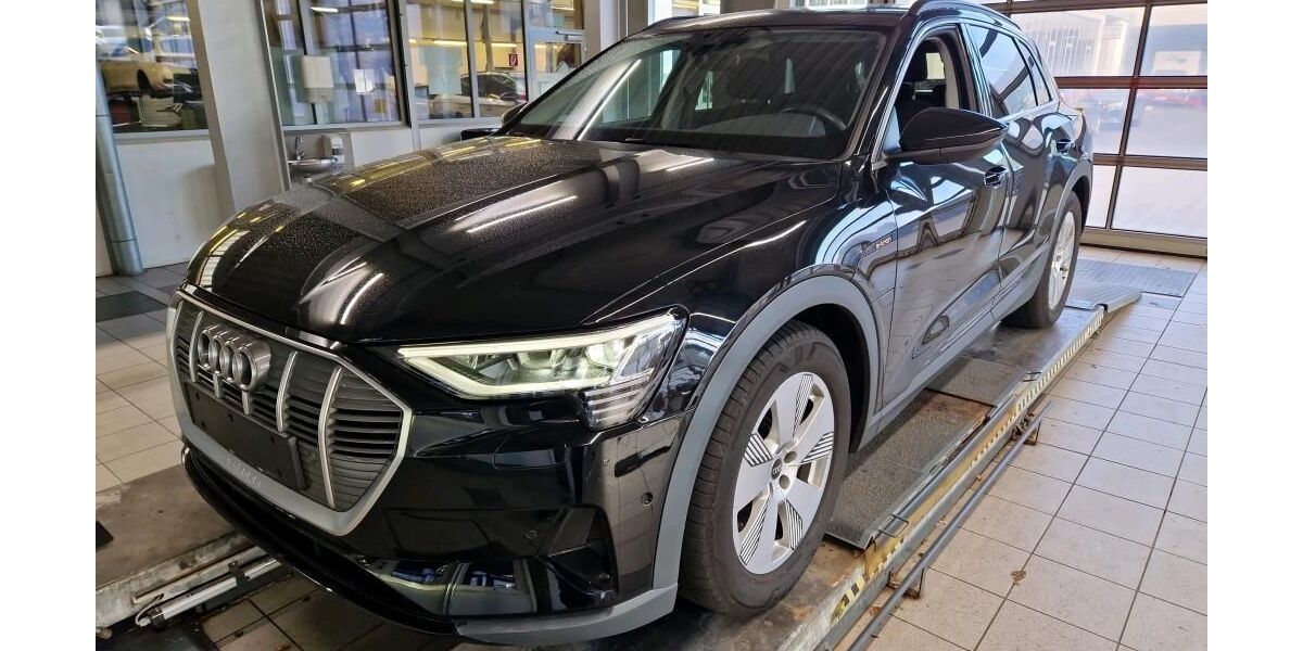Audi e-tron 39.997 km 29.915 &euro; Hagen 58091