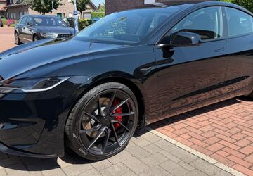 Tesla Model 3 8.680 km 52.490 &euro; Duisburg 47178