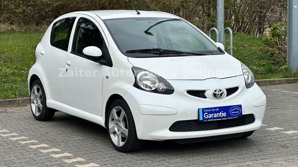Toyota Aygo (X) 109.000 km 2.990 &euro; Solingen 42659