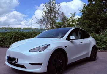Tesla Model Y 36.000 km 42.499 &euro; Duisburg 47179