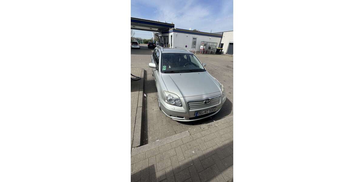 Toyota Avensis 278.000 km 3.499 &euro; Duisburg 47249