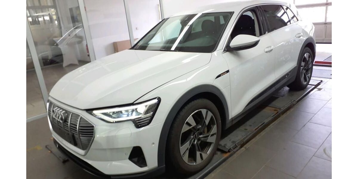 Audi e-tron 64.068 km 27.715 &euro; Hagen 58091
