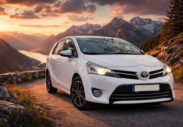 Toyota Verso 144.000 km 12.499 &euro; Solingen 42657