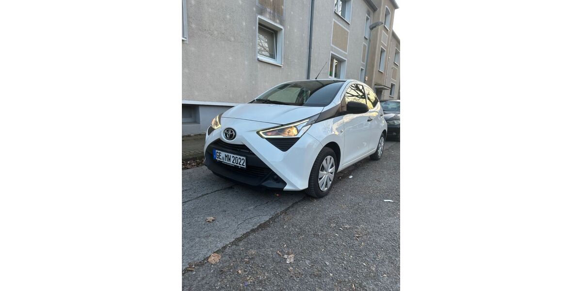 Toyota Aygo (X) 34.352 km 9.200 &euro; Gelsenkirchen 45889