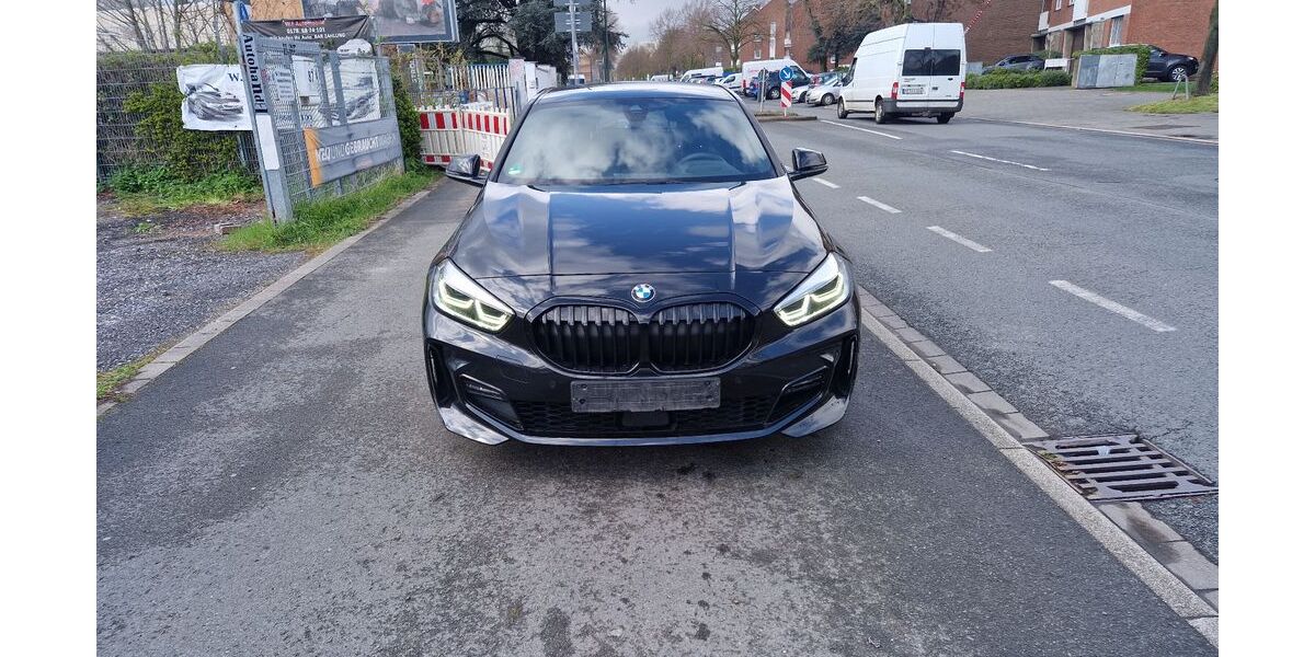 BMW 118 44.111 km 24.700 &euro; Düsseldorf 40549