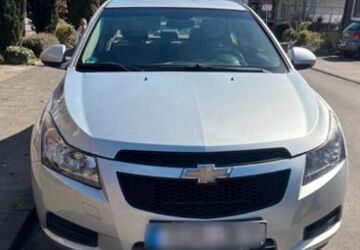 Chevrolet Cruze 123.500 km 3.090 &euro; duisburg 47178