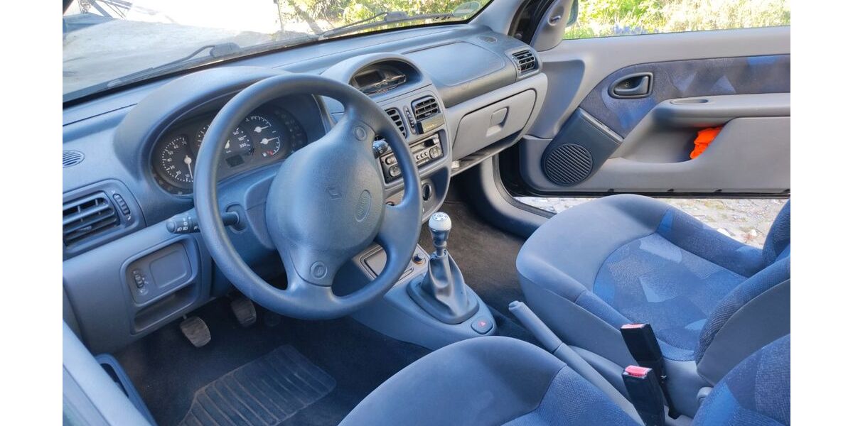 Renault Clio 122.800 km 1.300 &euro; Solingen 42657