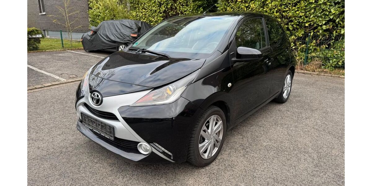 Toyota Aygo (X) 66.000 km 6.790 &euro; Monheim 40789