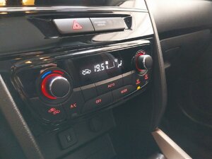 Suzuki Vitara 1.6 Limited 4x4 Pano Navi SHZ Kam 59.300 km 16.740 &euro; HAAN 42781