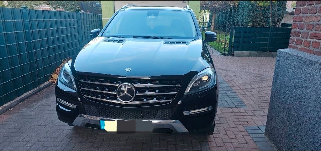 Mercedes-Benz ML 350 258.000 km 18.100 &euro; Duisburg 47166
