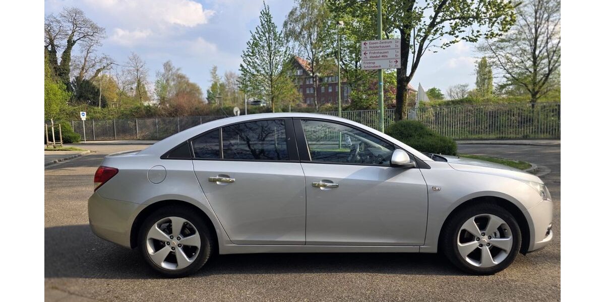 Chevrolet Cruze 157.722 km 2.700 &euro; Essen 45143