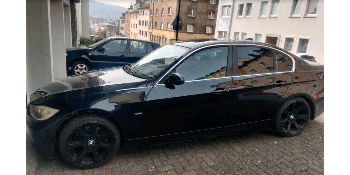 BMW 330 208.000 km 3.990 &euro; Hagen 58097