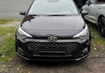 Hyundai i20 12.800 km 9.490 &euro; Essen 45219