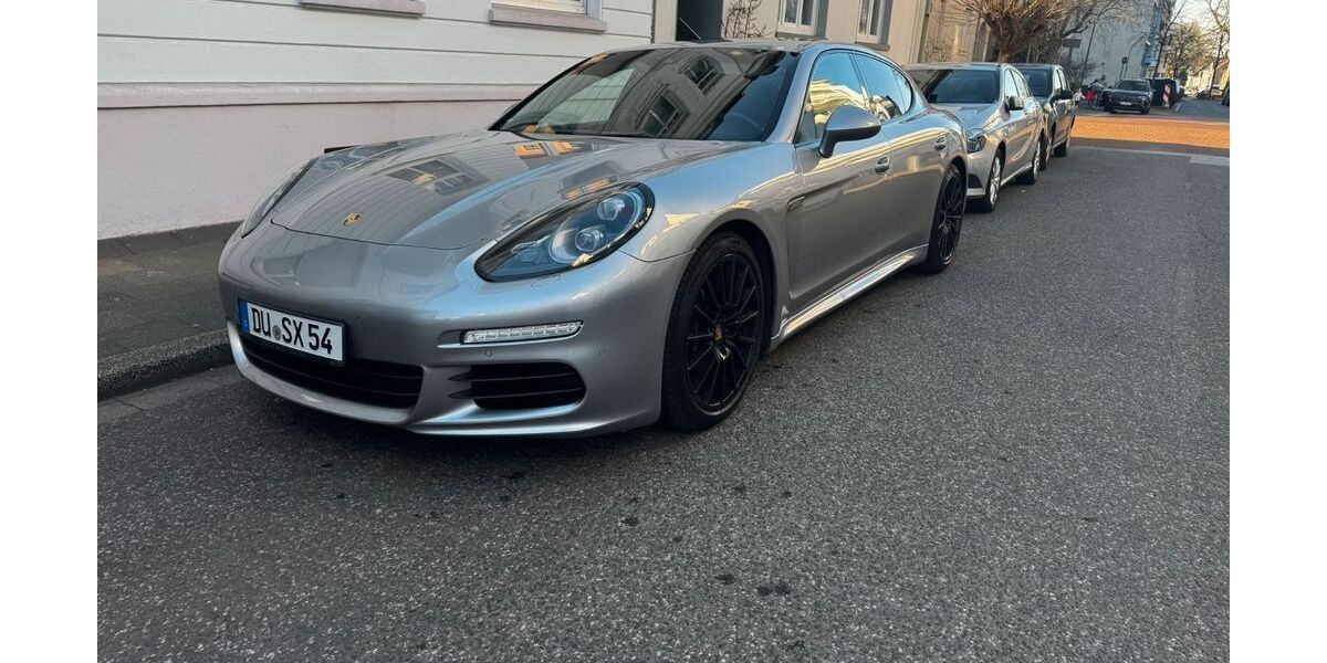 Porsche Panamera 117.000 km 33.700 &euro; Duisburg 47139
