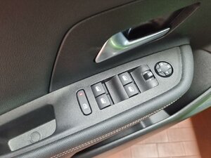 Opel Mokka-e e Ultimate Winterp. Navi Pro Dach schw. Un 14.071 km 22.980 &euro; HAAN 42781