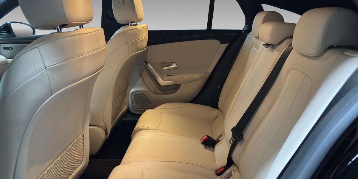 Mercedes-Benz CLA 180 Shooting Brake Leder Navi Kamera 1.Hd 108.430 km 17.990 &euro; Wuppertal 42327