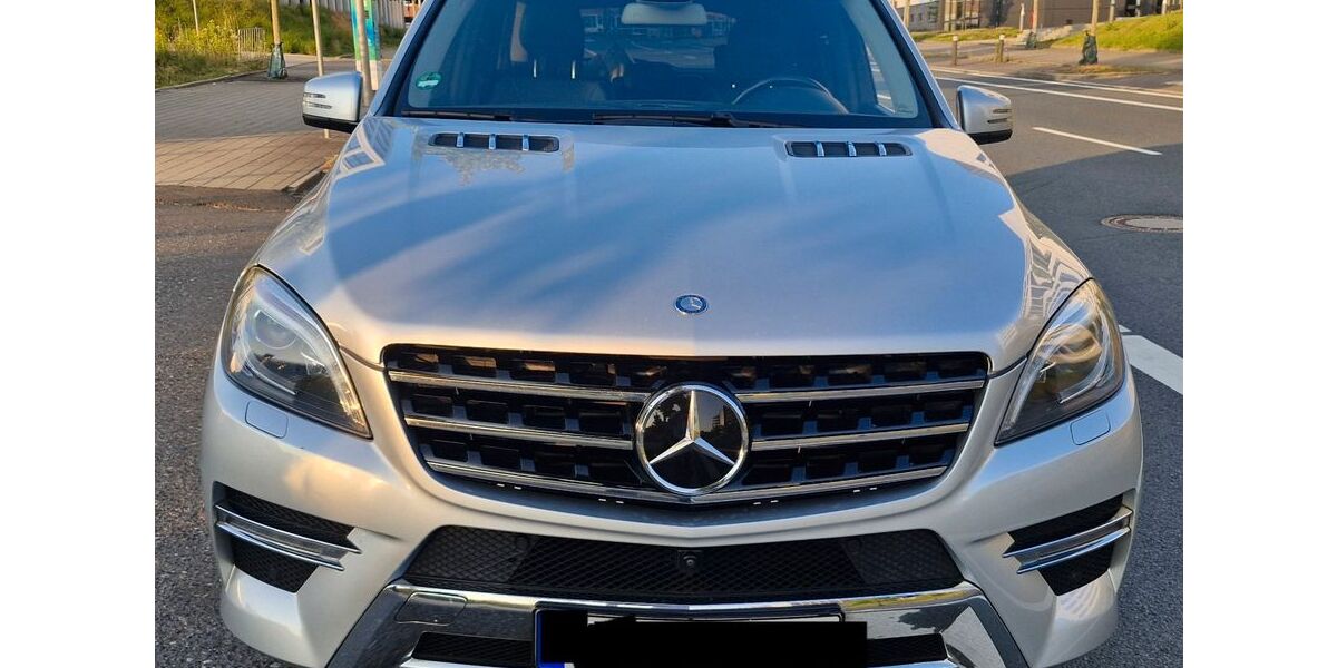 Mercedes-Benz ML 350 204.320 km 18.600 &euro; Bochum 44801