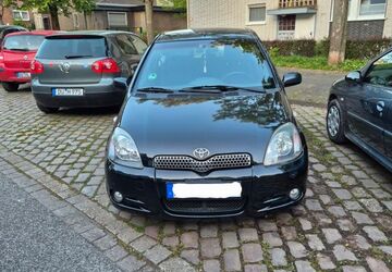 Toyota Yaris 180.000 km 2.400 &euro; Duisburg 47226