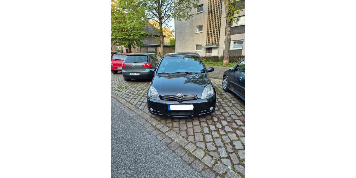 Toyota Yaris 180.000 km 2.400 &euro; Duisburg 47226