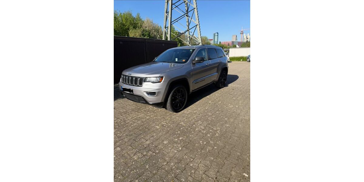 Jeep Grand Cherokee 131.000 km 22.300 &euro; Düsseldorf 40221