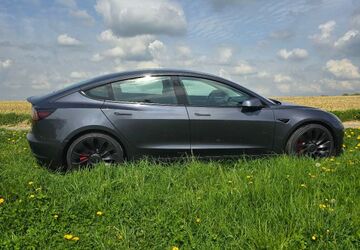 Tesla Model 3 31.772 km 33.800 &euro; Leichlingen 42799