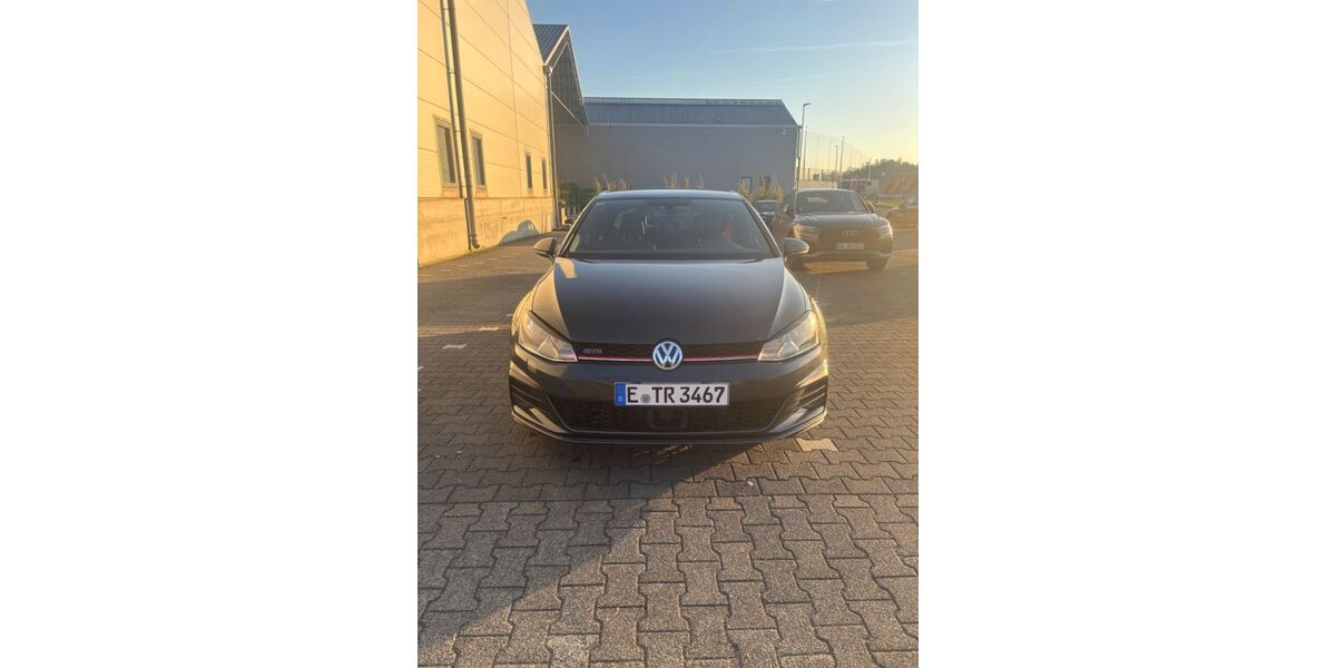 VW Golf 182.000 km 10.000 &euro; Essen 45359