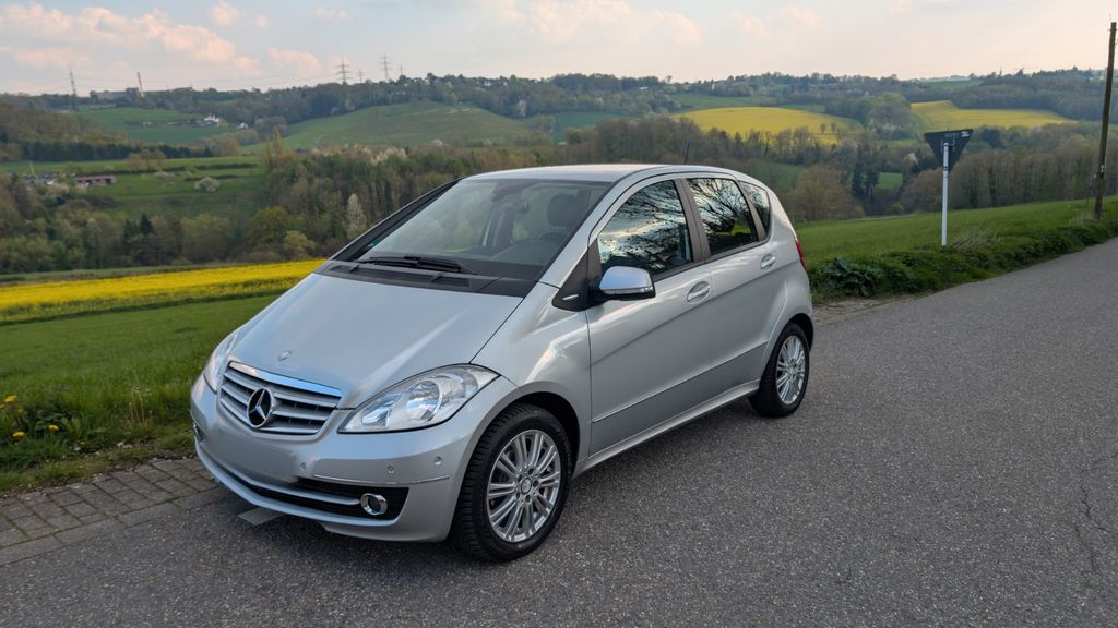 Mercedes-Benz A 180 91.000 km 8.200 &euro; Essen 45239