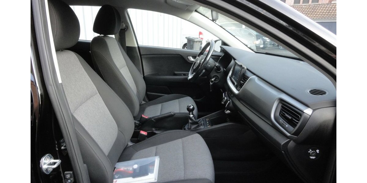 Kia Stonic 1,2 Edition7- Klima SHZ PDC Alu 33Tk,1 Hd 33.000 km 13.499 &euro; Neuss 41462