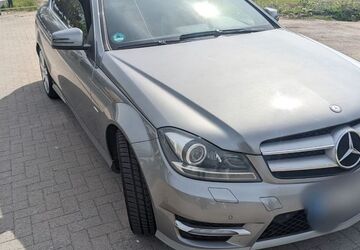 Mercedes-Benz 220 240.438 km 11.700 &euro; Erkrath 40699