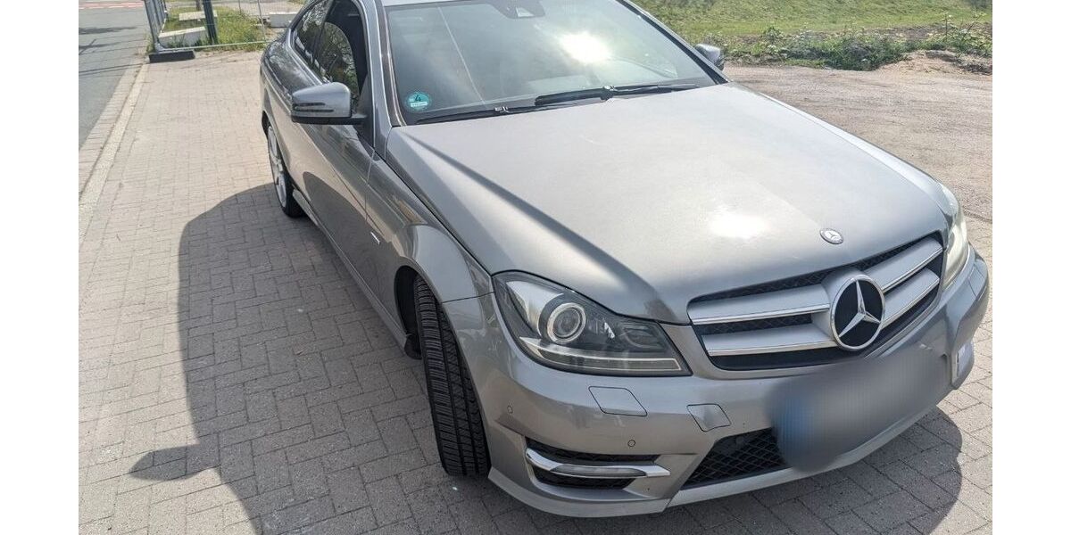 Mercedes-Benz 220 240.438 km 11.700 &euro; Erkrath 40699