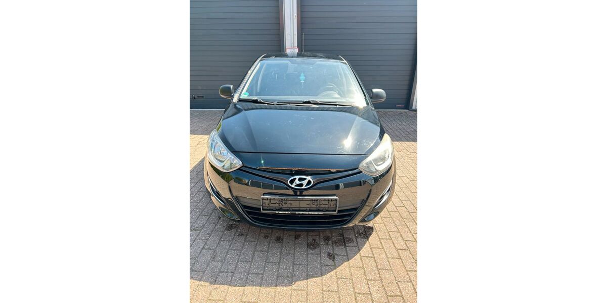 Hyundai i20 150.000 km 3.199 &euro; Duisburg 47239