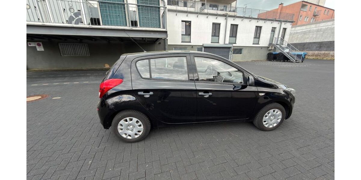 Hyundai i20 161.000 km 2.999 &euro; Velbert 42551