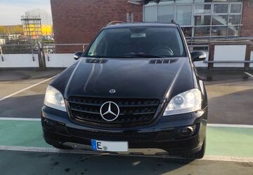 Mercedes-Benz ML 500 196.000 km 11.100 &euro; Essen 45355