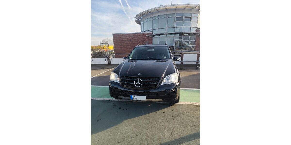 Mercedes-Benz ML 500 196.000 km 11.100 &euro; Essen 45355