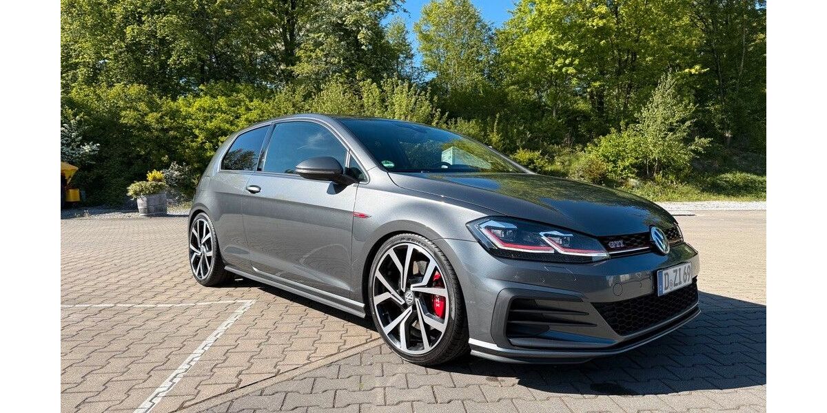 VW Golf 77.721 km 23.900 &euro; Düsseldorf 40211