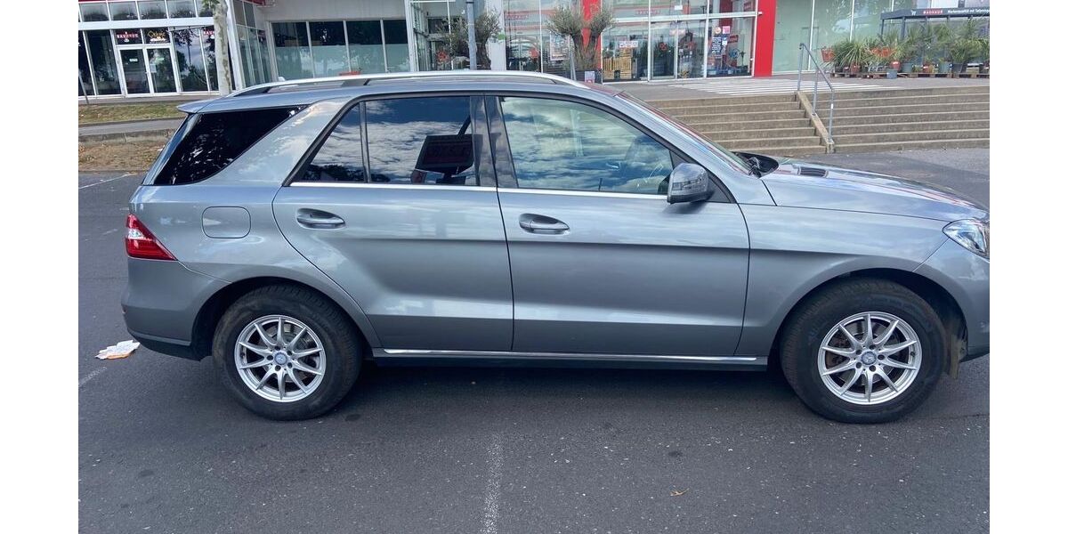Mercedes-Benz ML 350 180.000 km 17.000 &euro; düsseldorf,oberbilk 40227