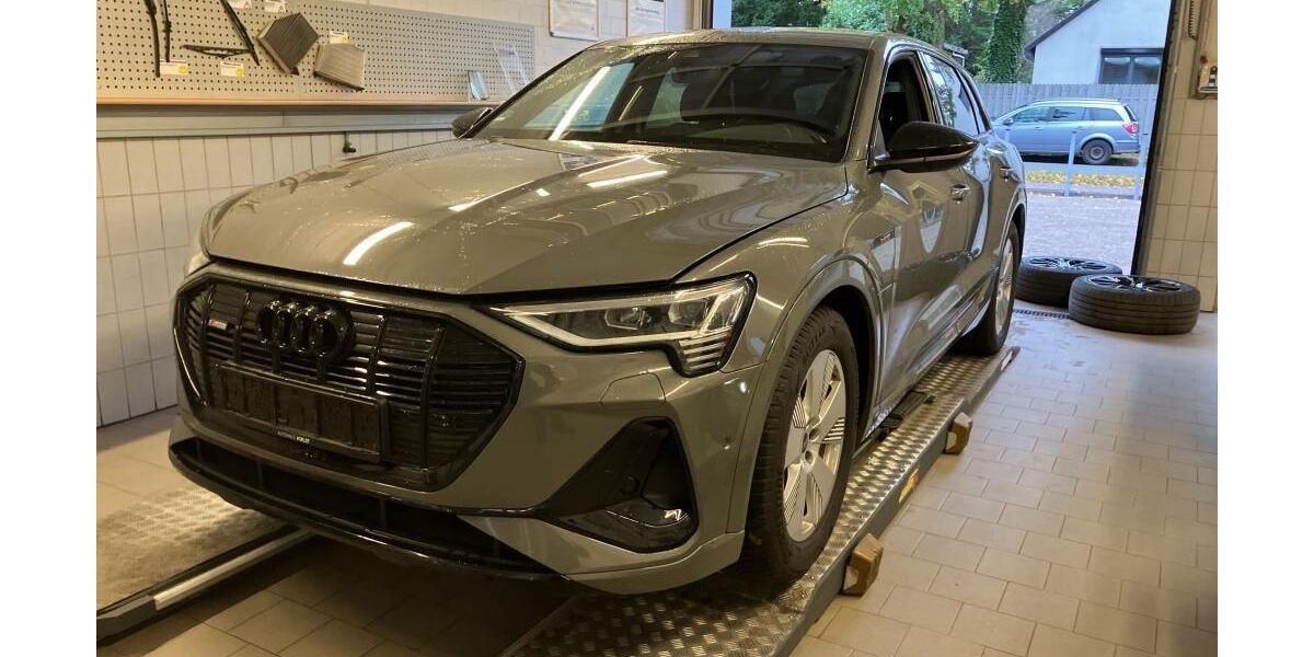 Audi e-tron 56.721 km 37.205 &euro; Hagen 58091