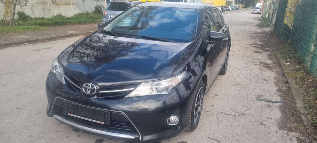 Toyota Auris 280.505 km 5.900 &euro; Essen 45326
