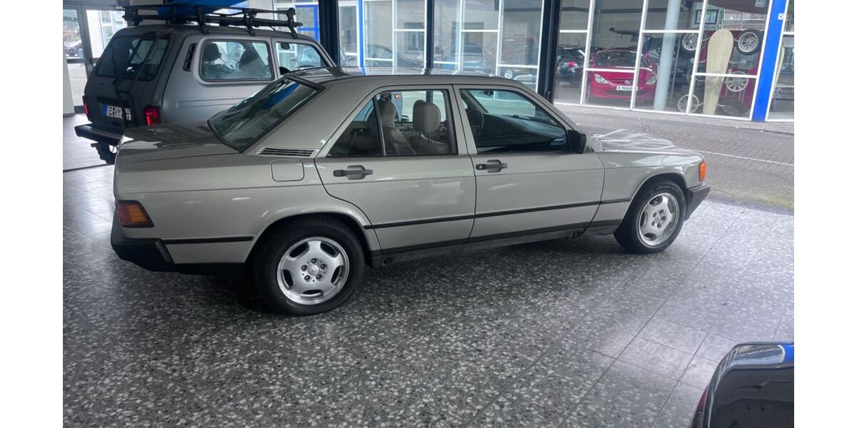 Mercedes-Benz 190 268.000 km 9.990 &euro; Gelsenkirchen 45892