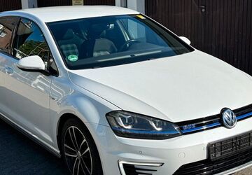 VW Golf 215.000 km 9.940 &euro; Düsseldorf 40468